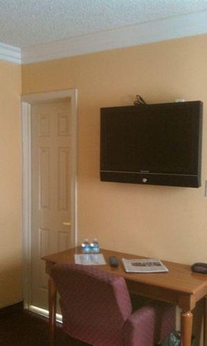 Uptown Inn Signal Hill Room photo